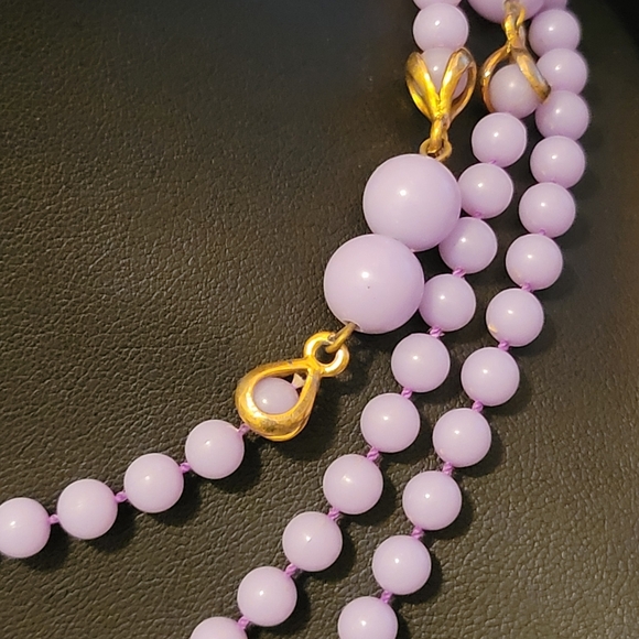 Estate Lavender Lucite Beaded Layering Necklace - Picture 3 of 3